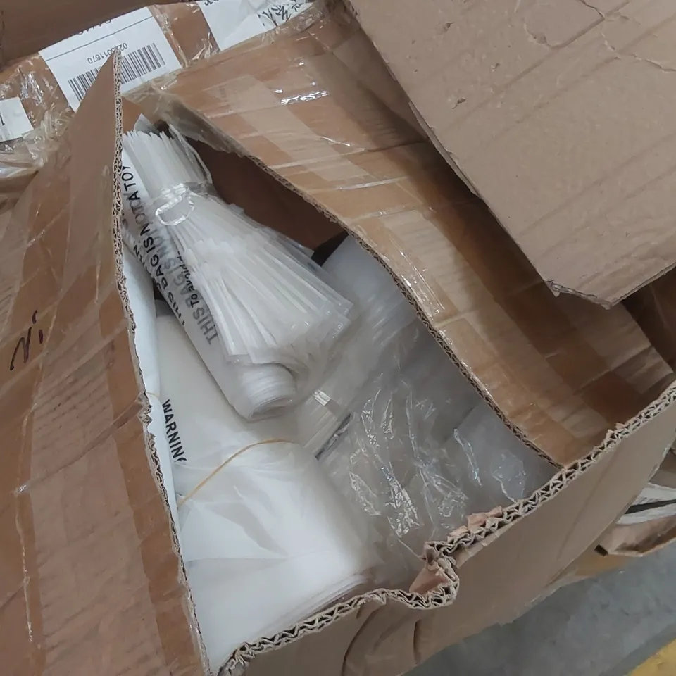 PALLET CONTAINING A VERY LARGE QUANTITY OF ZIP LOCK CLOTHES BAGS ECT