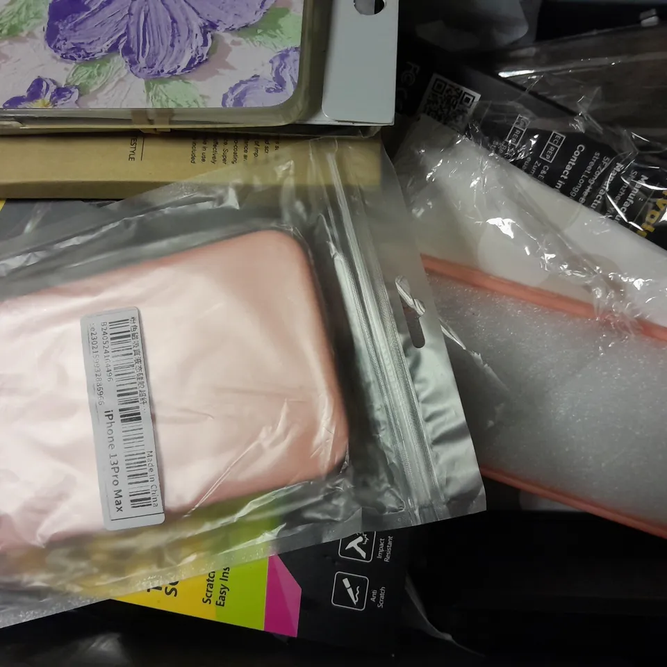 BOX OF APPROXIMATELY 15 ITEMS TO INCLUDE - 25W PD ADAPTER,  ANTI PEEP PRIVACY GLASS SCREEN PROTECTOR , 9H TEMPERED GLASS LENS PROTECTOR ETC