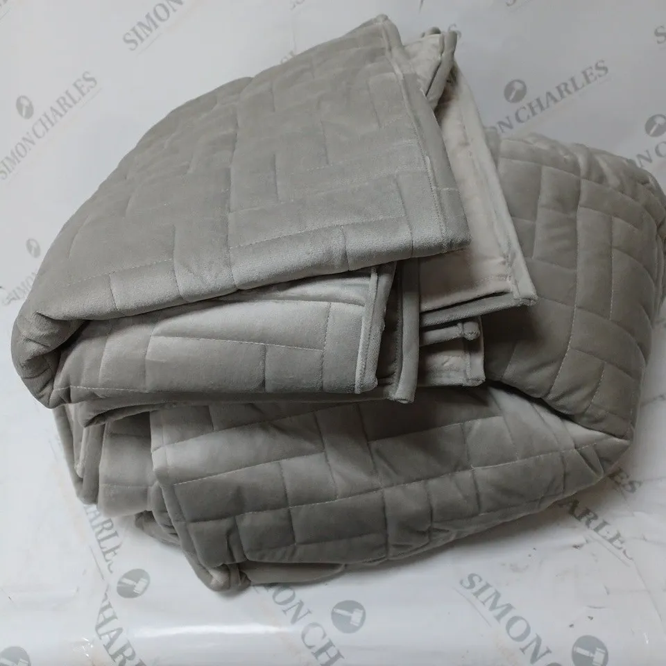 BOXED K BY KELLY HOPPEN LUXURY VELVET REVERSIBLE FILLED BEDSPREAD AND SHAMS IN TAUPE - KING SIZE 