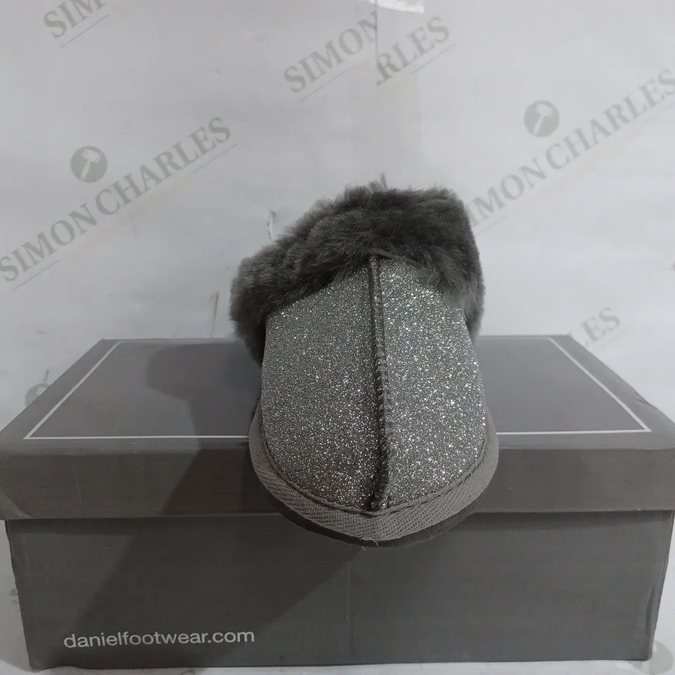 DANIEL FOOTWEAR GLITTER SLIPPER - EU 39