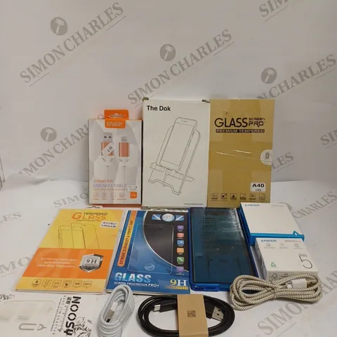 BOX OF APPROXIMATELY 30 ASSORTED SMARTPHONE/TABLET ACCESSORIES TO INCLUDE DOCKING STATIONS, SIM CARD ADAPTORS, PROTECTIVE CASES ETC