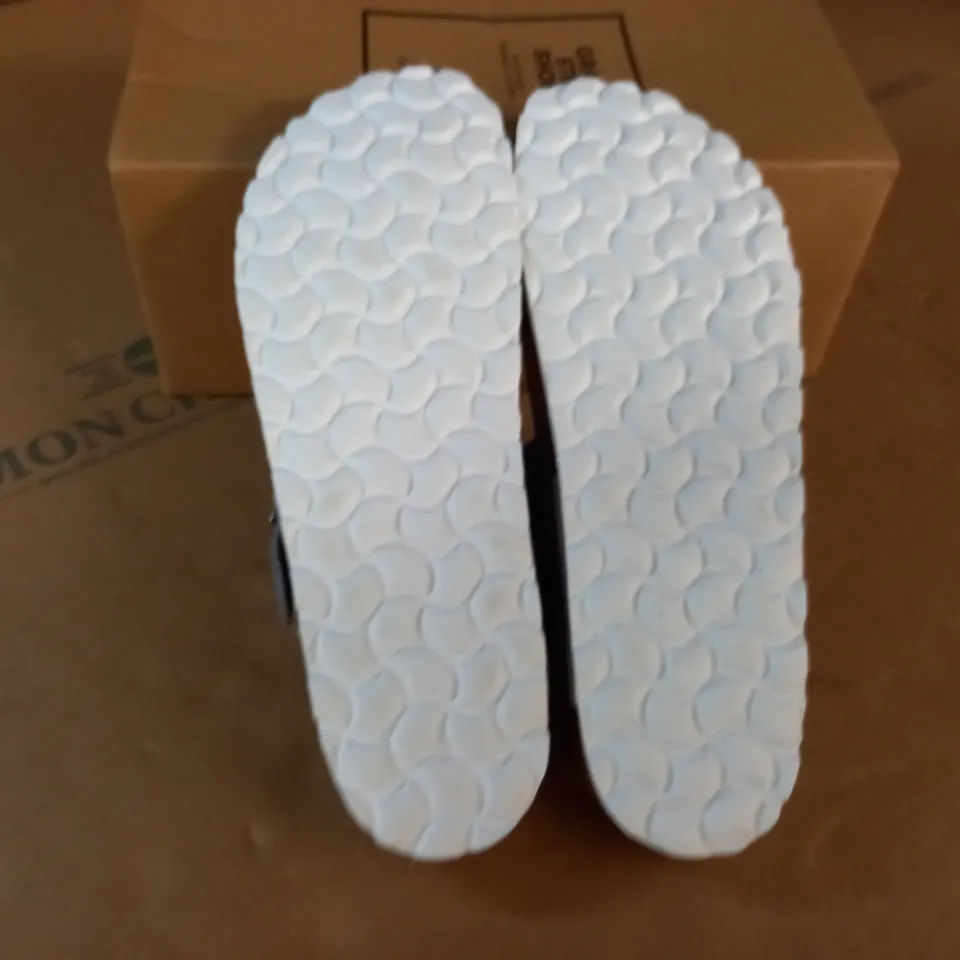 GRAND STEP SHOES VEGETABLE TANNED LEATHER SANDALS - 40