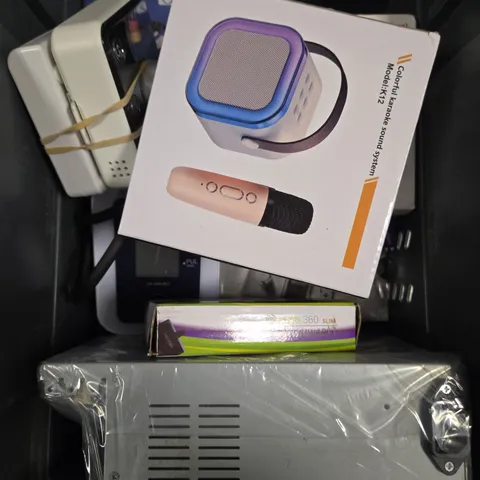 APPROXIMATELY 8 ASSORTED ELECTRICAL PRODUCTS TO INCLUDE MINI KARAOKE SPEAKER, CO2 MONITOR, POWER SUPPLY ETC 