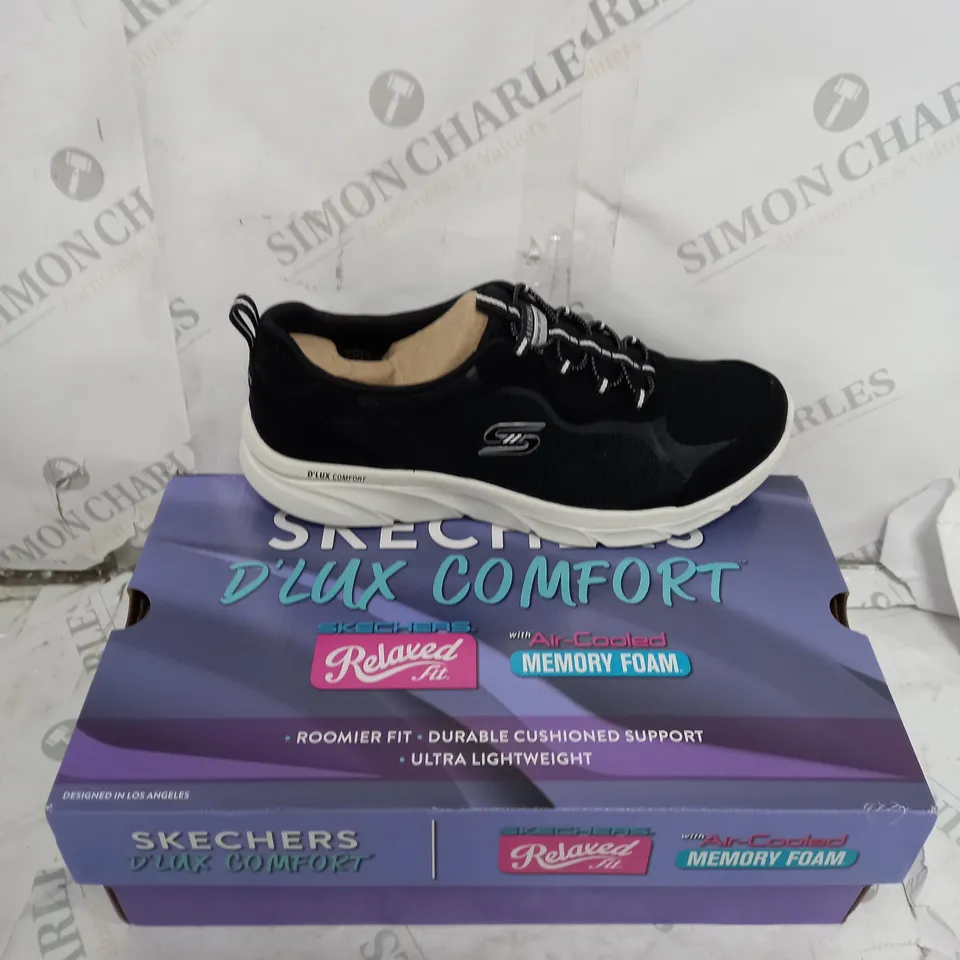 SKECHERS RELAXED FIT BLACK/WHITE WOMENS TRAINERS - SIZE 5.5
