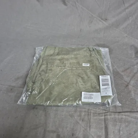 JACK & JONES OLIVE NIGHT CHINO SHORTS – SIZE M