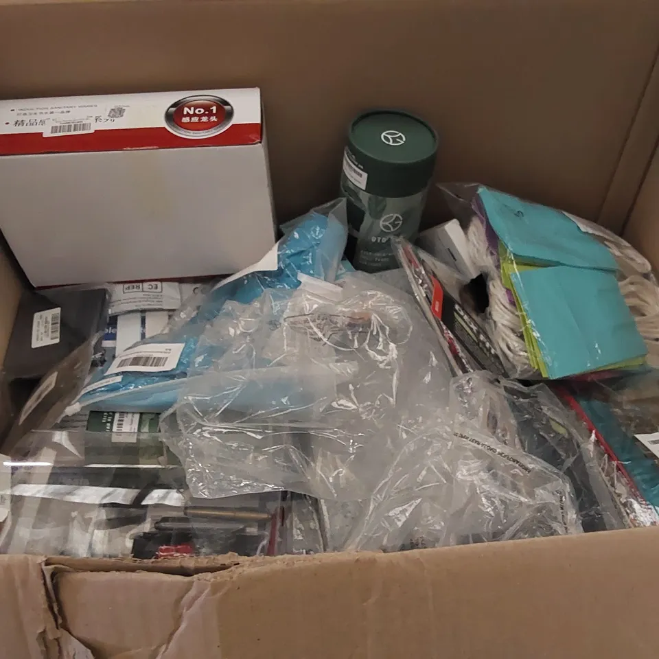 PALLET OF ASSORTED ITEMS INCLUDING: PORTABLE HEATER, BANDANNA, GLASS CANDLE HOLDER, 2022 DIARY, BATHROOM SUCTION HANDLE, CABINET HANDLES, KITCHEN TOWELS, PARTY BAGS, TRAVEL CUP
