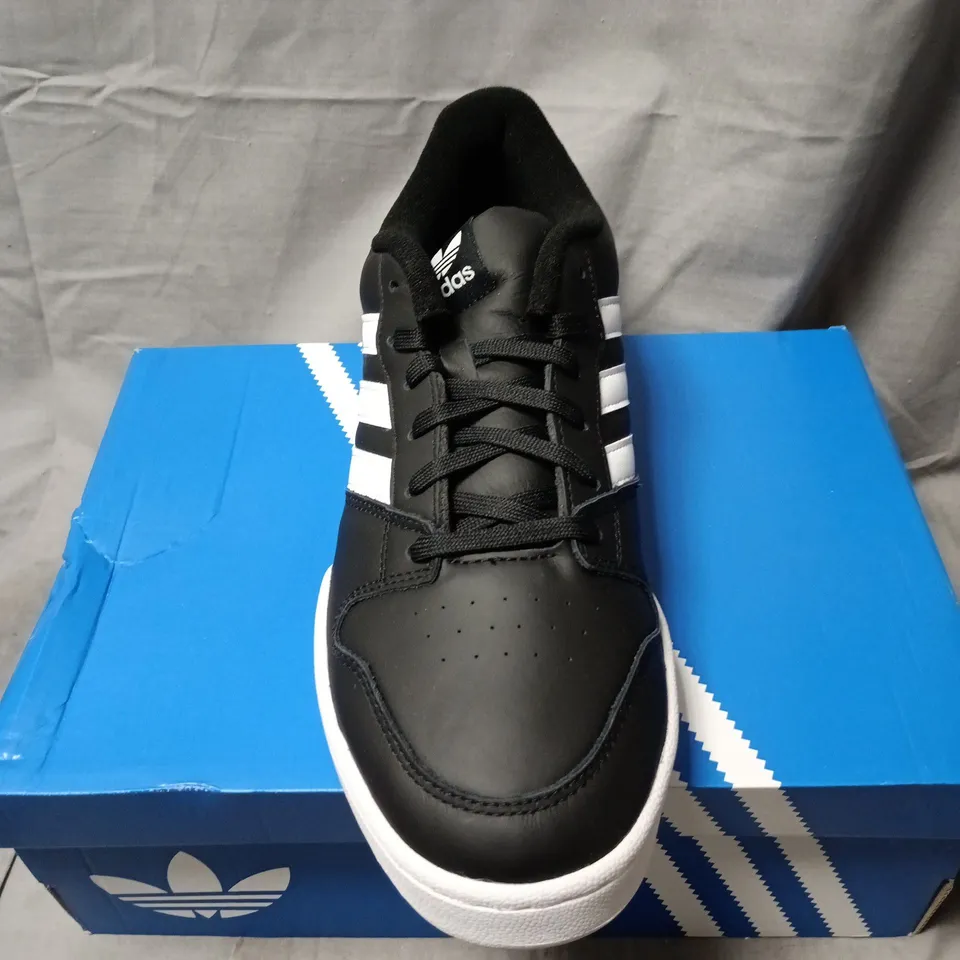ADIDAS SNEAKERS – BLACK WITH WHITE 3-STRIPE DESIGN SIZE 11 BOXED