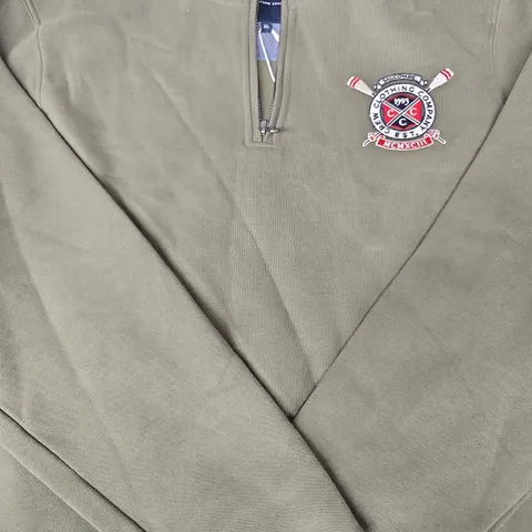 CREW CLOTHING COMPANY SALCOMBE CREST EMBROIDERED 1/2 ZIP TOP IN OLIVE SIZE XL
