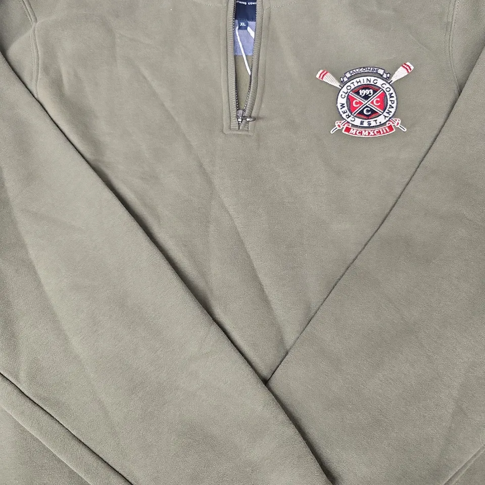 CREW CLOTHING COMPANY SALCOMBE CREST EMBROIDERED 1/2 ZIP TOP IN OLIVE SIZE XL