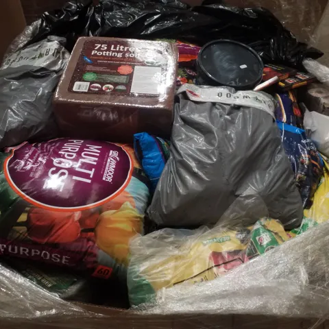 PALLET CONTAINING ASSORTED GARDEN PRODUCTS & SUBSTRATES