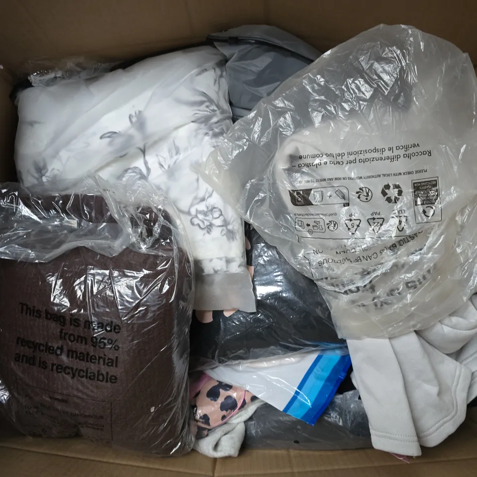 APPROXIMATELY 30 ASSORTED CLOTHING ITEMS IN VARIOUS SIZES, STYLES & COLOURS TO INCLUDE BRANDS SUCH AS BERSHKA, &MAISI, ASOS, ETC - COLLECTION ONLY
