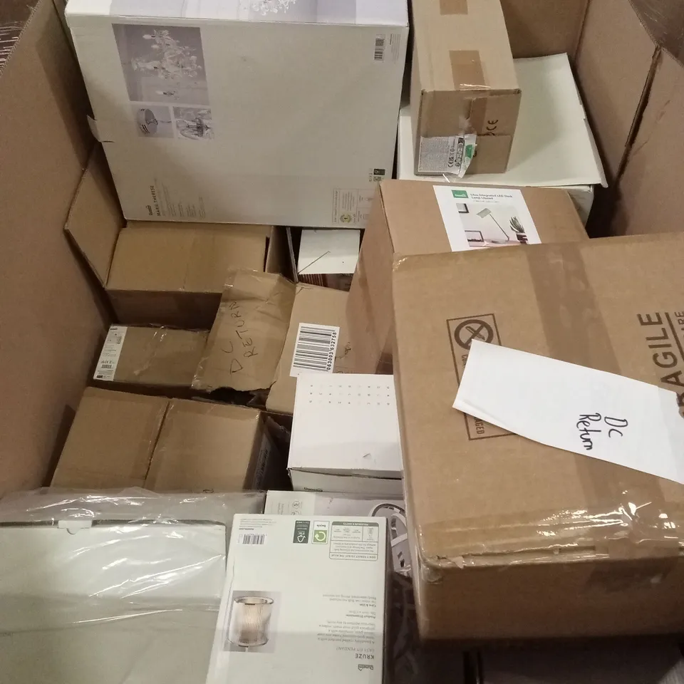 PALLET OF APPROXIMATELY 25 ASSORTED INDOOR LIGHTING PRODUCTS