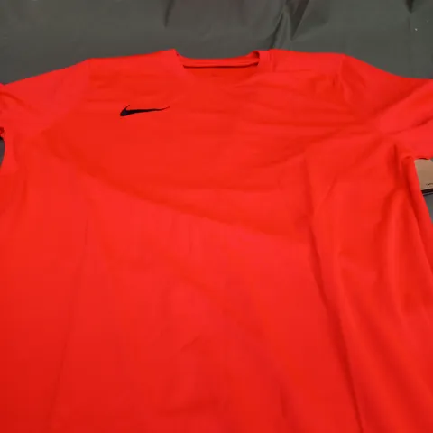 NIKE DRI FIT ORANGE T-SHIRT - LARGE
