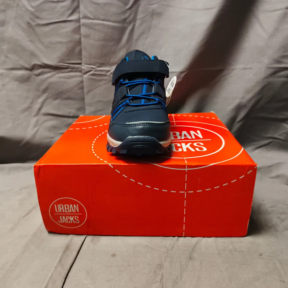 BOXED PAIR OF URBAN JACKS KIDS SHOES IN NAVY/COBALT SIZE 12