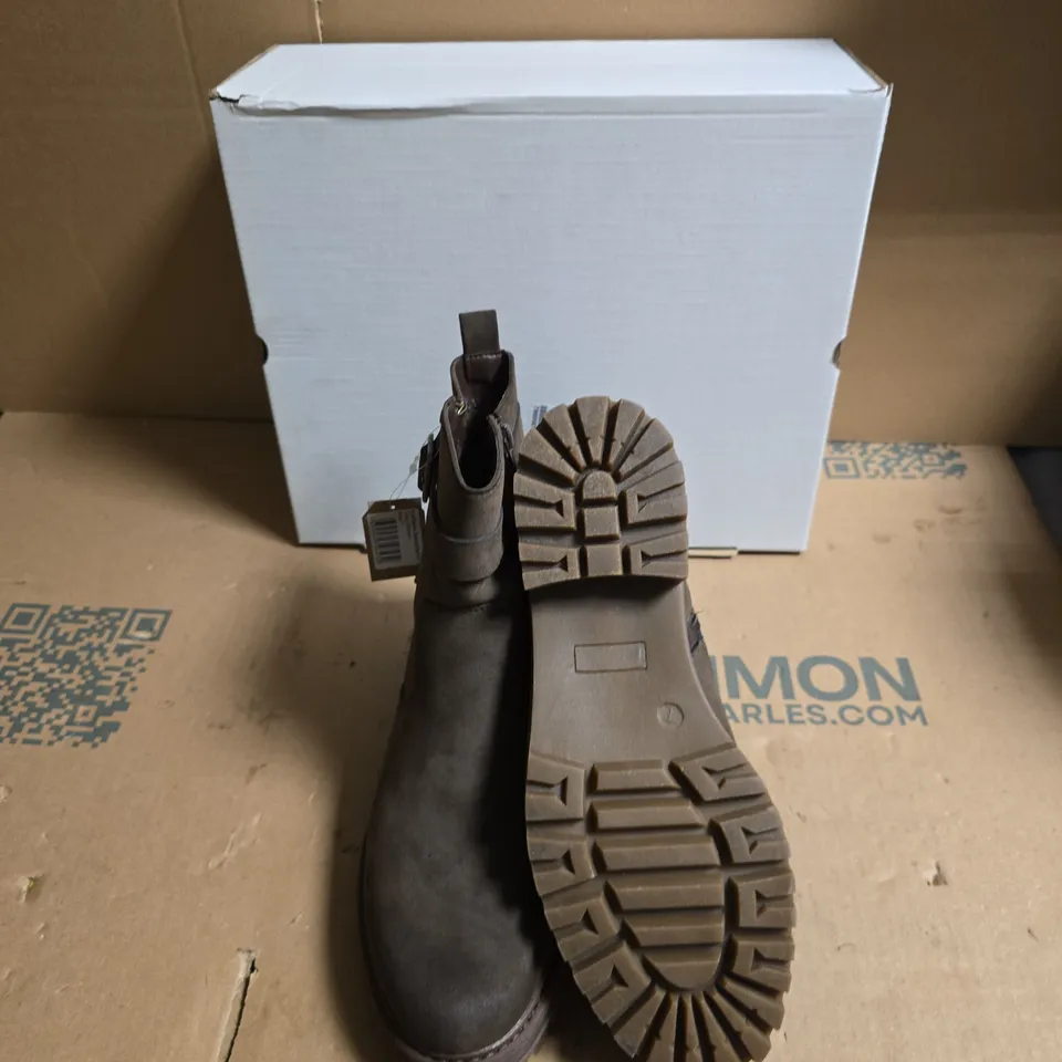 DARK BROWN ANKLE BOOTS WITH SIDE ZIP AND BUCKLE STRAP – LUG SOLE - UK SIZE 7