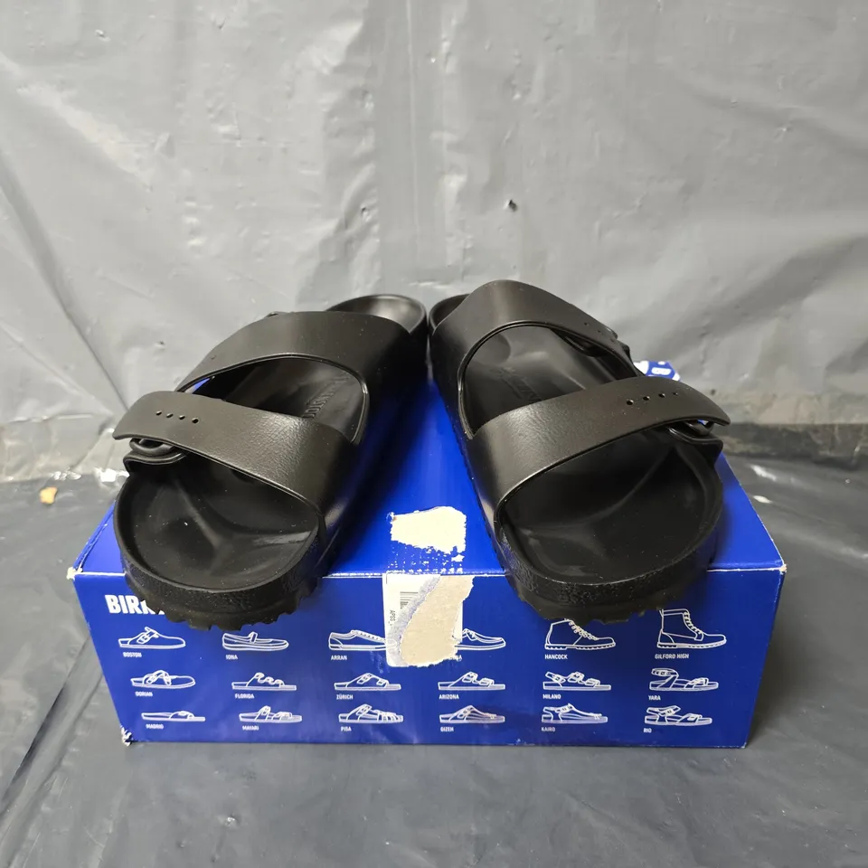 BIRKENSTOCK BUCKLE SANDALS - BLACK - SIZE 9.5