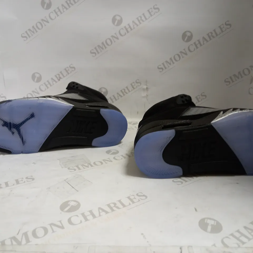 AIR JORDAN 5 RETRO BLACK/FIRE RED - METALLIC SILVER UK 6 