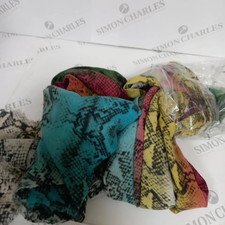 BOX OF 2 WINTER SCARFS