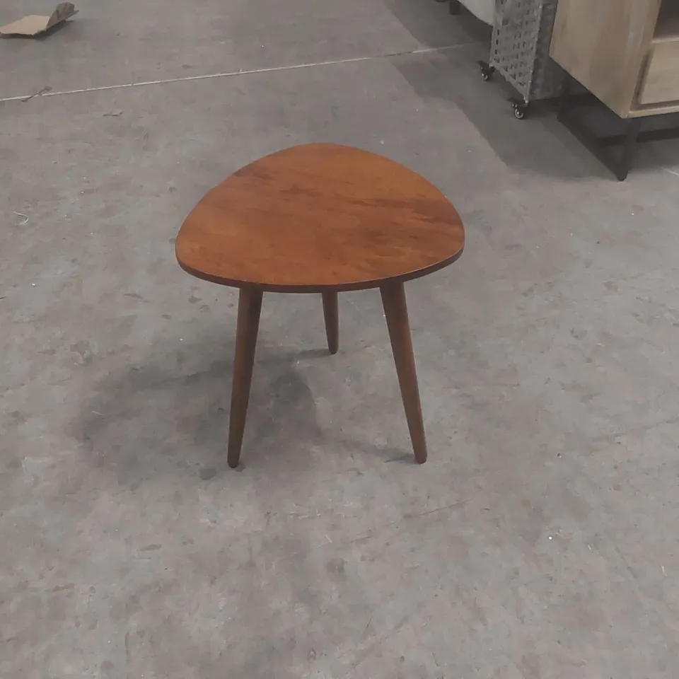 THREE-LEGGED SOLID WOOD SIDE TABLE WITH TRIANGULAR TOP – MID-CENTURY STYLE