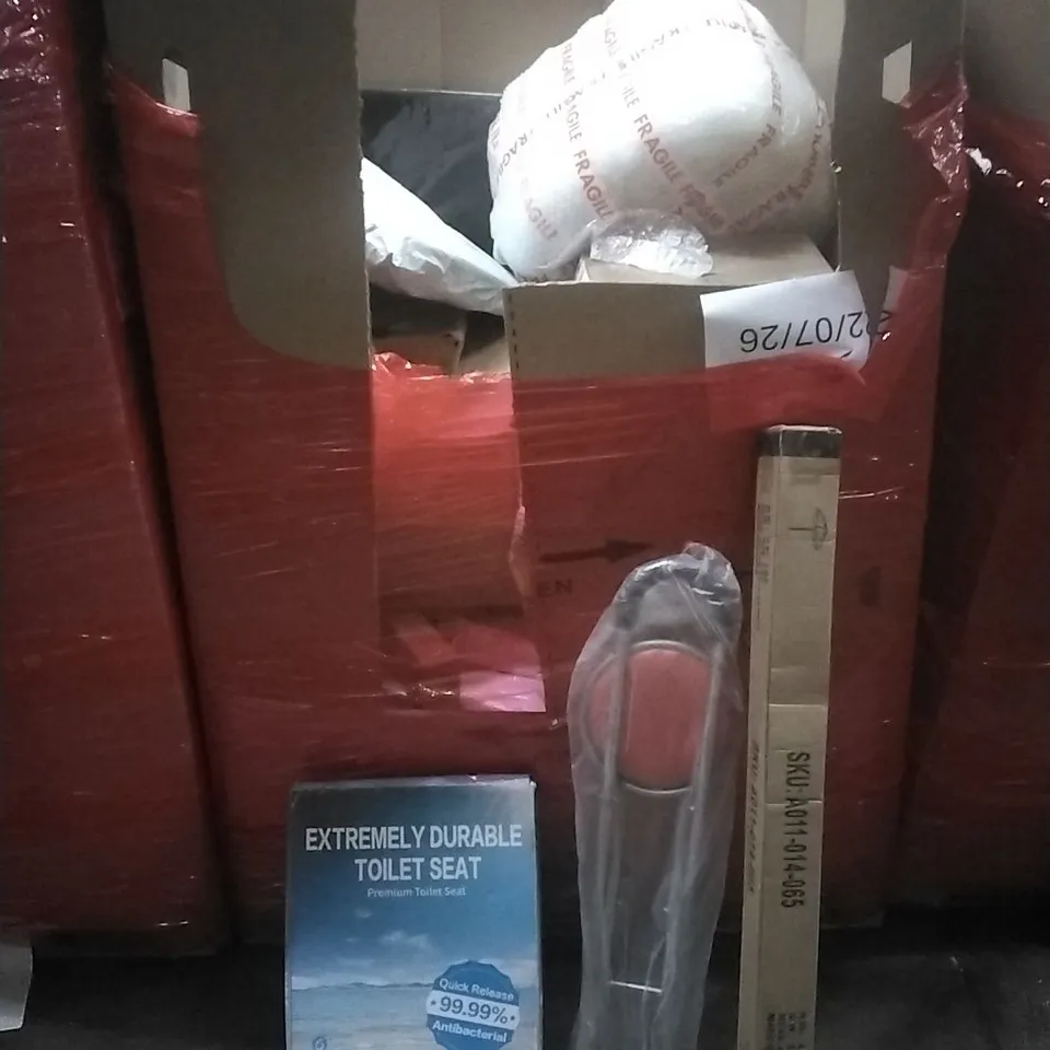 PALLET OF ASSORTED HOUSEHOLD GOODS AND PRODUCTS TO INCLUDE; DURABLE TOILET SEAT, GARDEN UMBRELLA, BOXED FURNITURE ETC