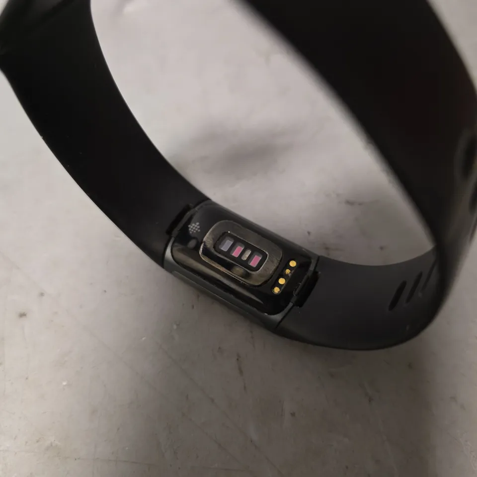 FITBIT CHARGE 5 FITNESS TRACKER 
