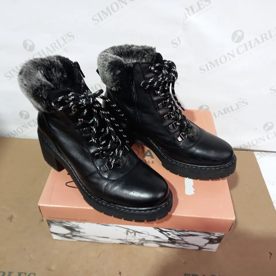 BOXED PAIR OF MODA IN PELLE BOOTS  - SIZE 38