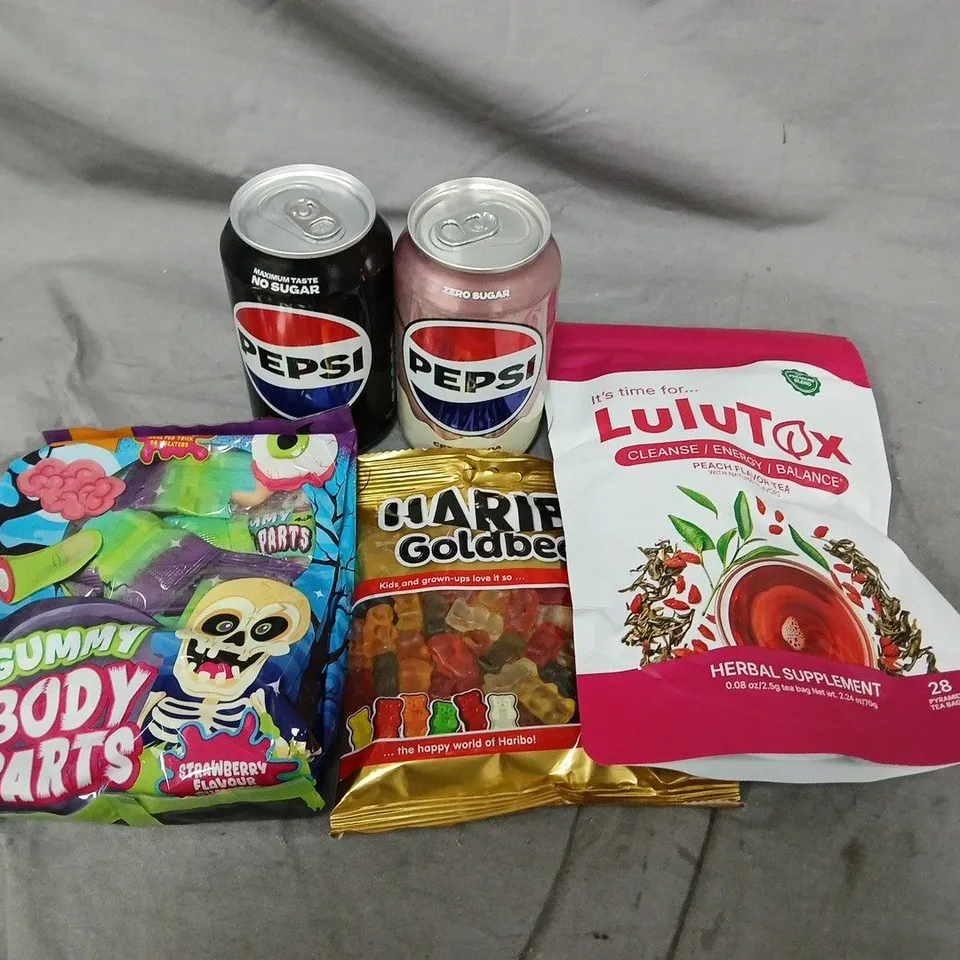 APPROXIMATELY 10 ASSORTED FOOD ITEMS TO INCLUDE SWEETS, FIZZY POP AND PEACH TEA