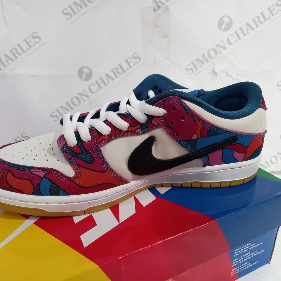 BOXED PAIR OF NIKE SB DUNK LOW PRO QS TRAINERS SIZE 10