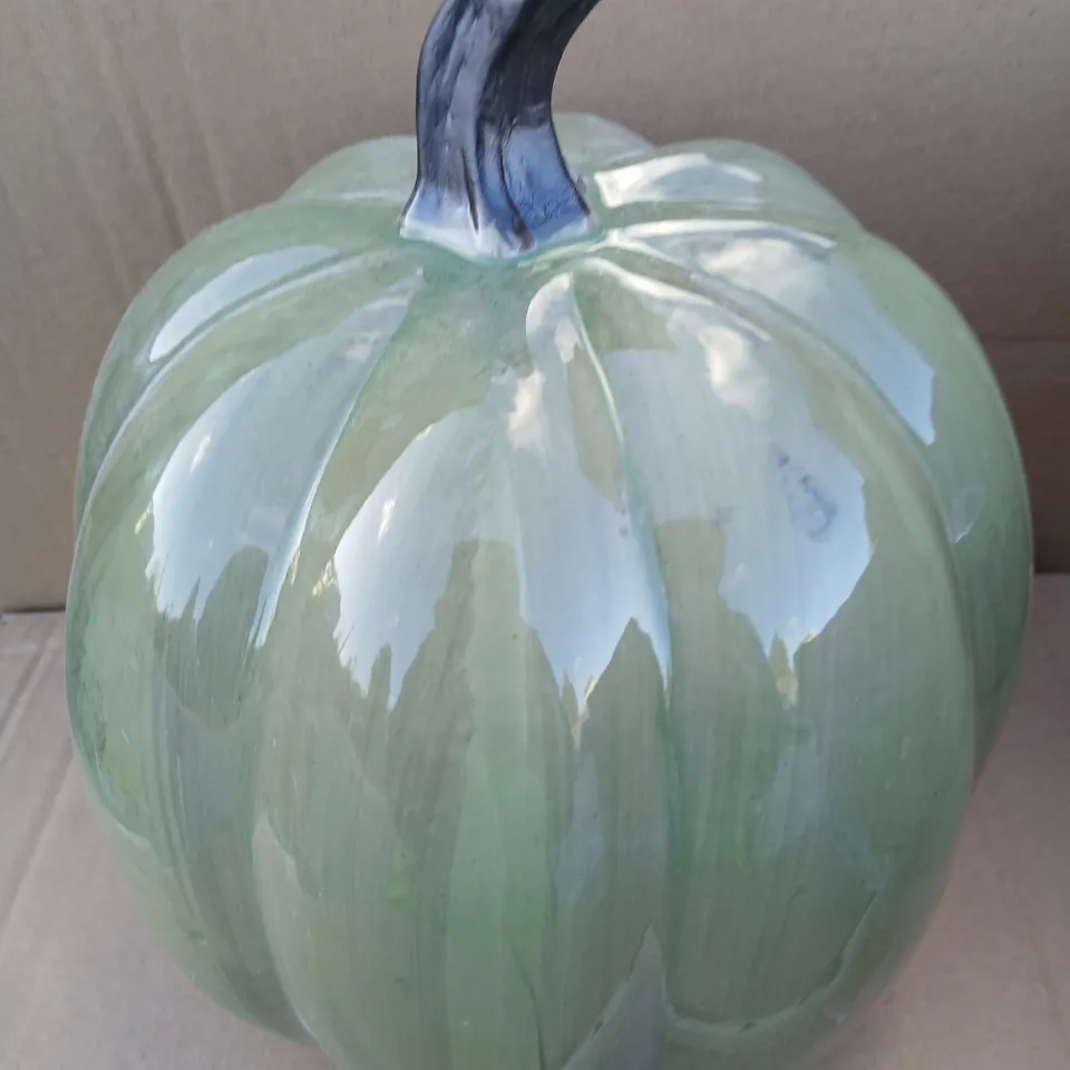 FOUR GISELA GRAHAM DECORATIVE CERAMIC PUMPKIN ORNAMENT – PALE GREEN GLAZE, DARK STEM