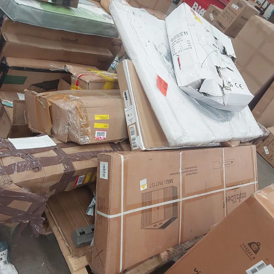 PALLET CONTAINING A LARGE ASSORTMENT OF FURNITURE PARTS ECT