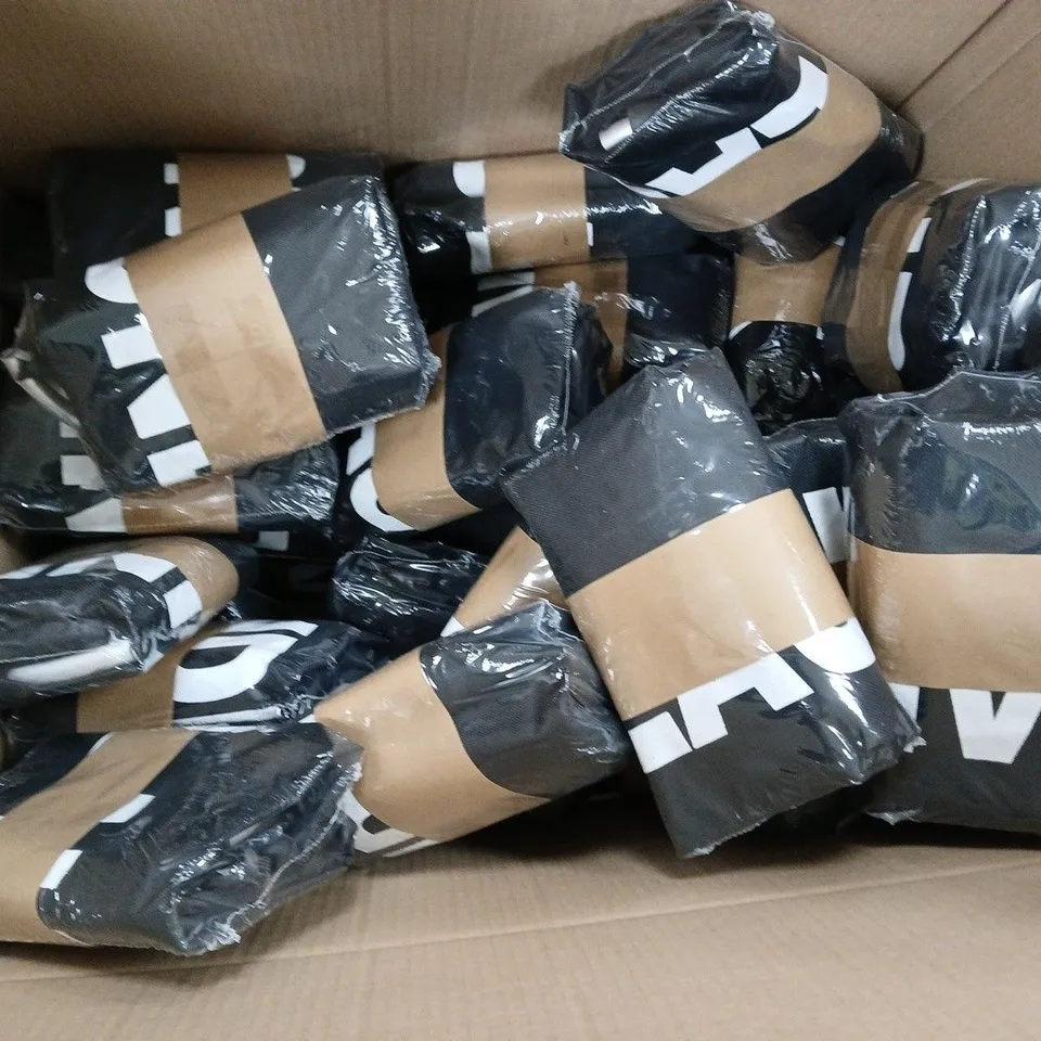 APPROXIMATELY 30 UNBRANDED LAUNDRY BAGS IN BLACK