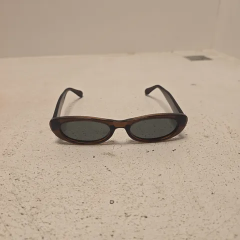 MELLER SUNGLASSES – TORTOISESHELL FRAME, BLACK TEMPLES