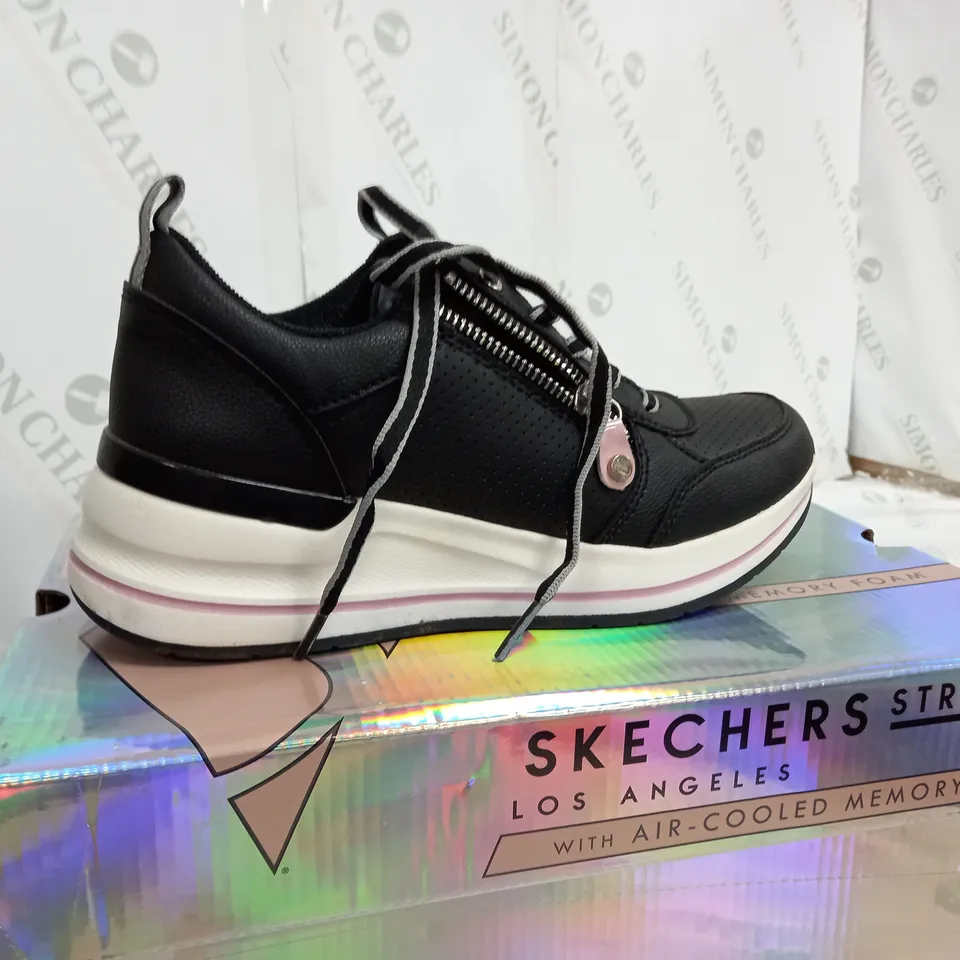 SKETCHERS MEMORY FOAM TRAINERS SIZE 4.5