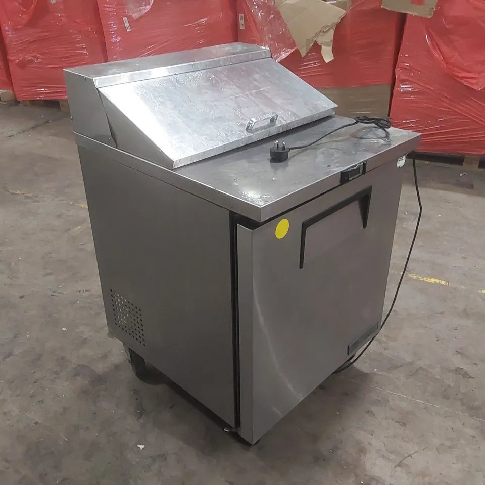 TRUE REFRIGERATION TSSU-27-08 COMMERCIAL REFRIGERATED SANDWICH AND SALAD PREP COUNTER