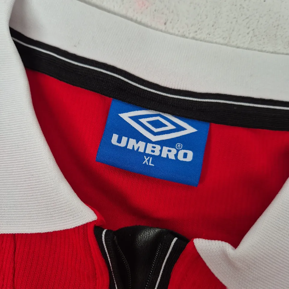 RETRO MANCHESTER UNITED FOOTBALL SHIRT, RED, UMBRO, XL (KEANE 16)