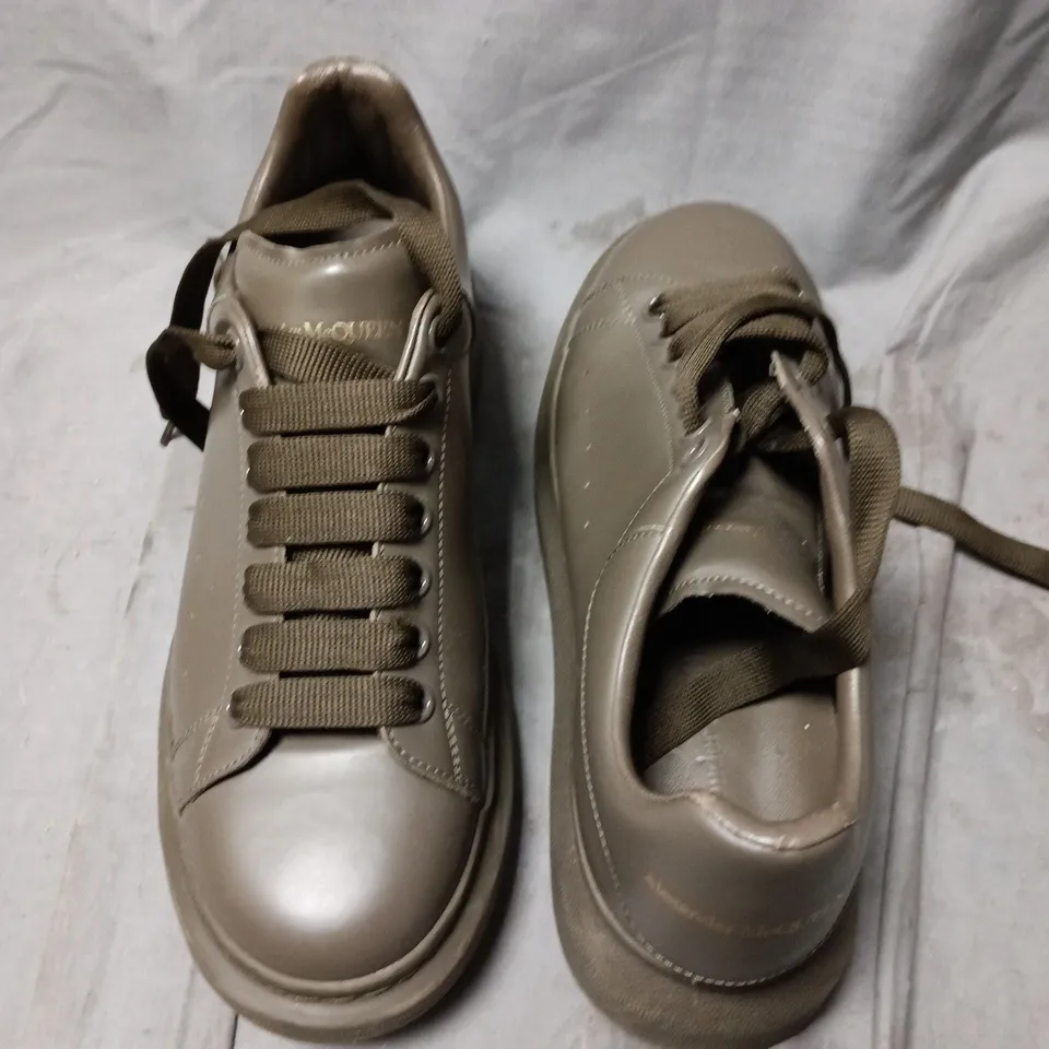 ALEXANDER MCQUEEN TRAINERS IN TAUPE WITH OVERSIZED PLATFORM SOLE - SIZE UNSPECIFIED