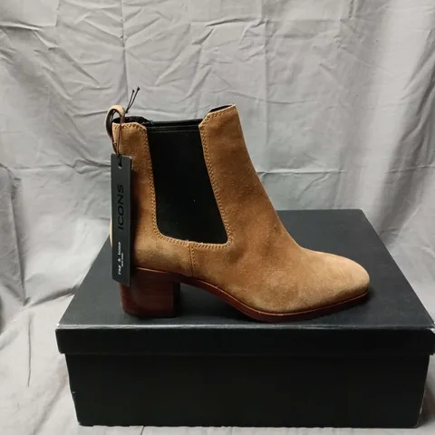 BOXED PAIR OF RAG & BONE HAZEL BOOTS IN SABBIA SUEDE - EU 40