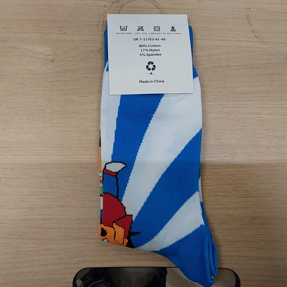 BOX OF APPROXIMATELY 360 PAIRS OF BRAND NEW BIER CO SOCKS (1 BOX)