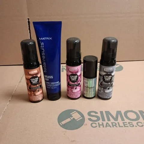 BOX OF APPROXIMATELY 60 MATRIX HAIRCARE PRODUCTS TO INCLUDE TEMPORARY COLOUR SPRAYS, VOLUME BOOSTER AND BRASS OFF PROTECTING CREAMS