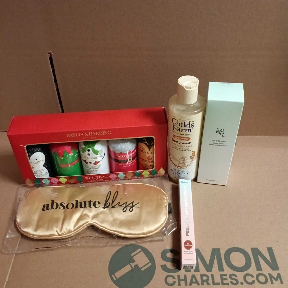 APPROXIMATEY 20 ASSORTED HEALTH AND BEAUTY PRODUCTS TO INCLUDE - ABSOLUTE BLISS SLEEP MASK - CHILD'S FARM BODY WASH AND BAYLIS & HARDING BATH AND BODY GIFT SET