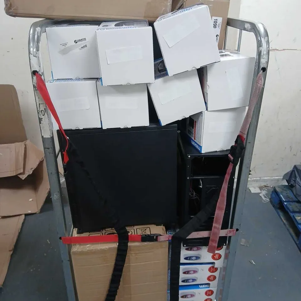 APPROXIMATELY 20 ASSORTED ITEMS TO INCLUDE UNBRANDED DESKTOP PC TOWER CASE, MAXIM TV TIME MACHINE, ETC - COLLECTION ONLY
