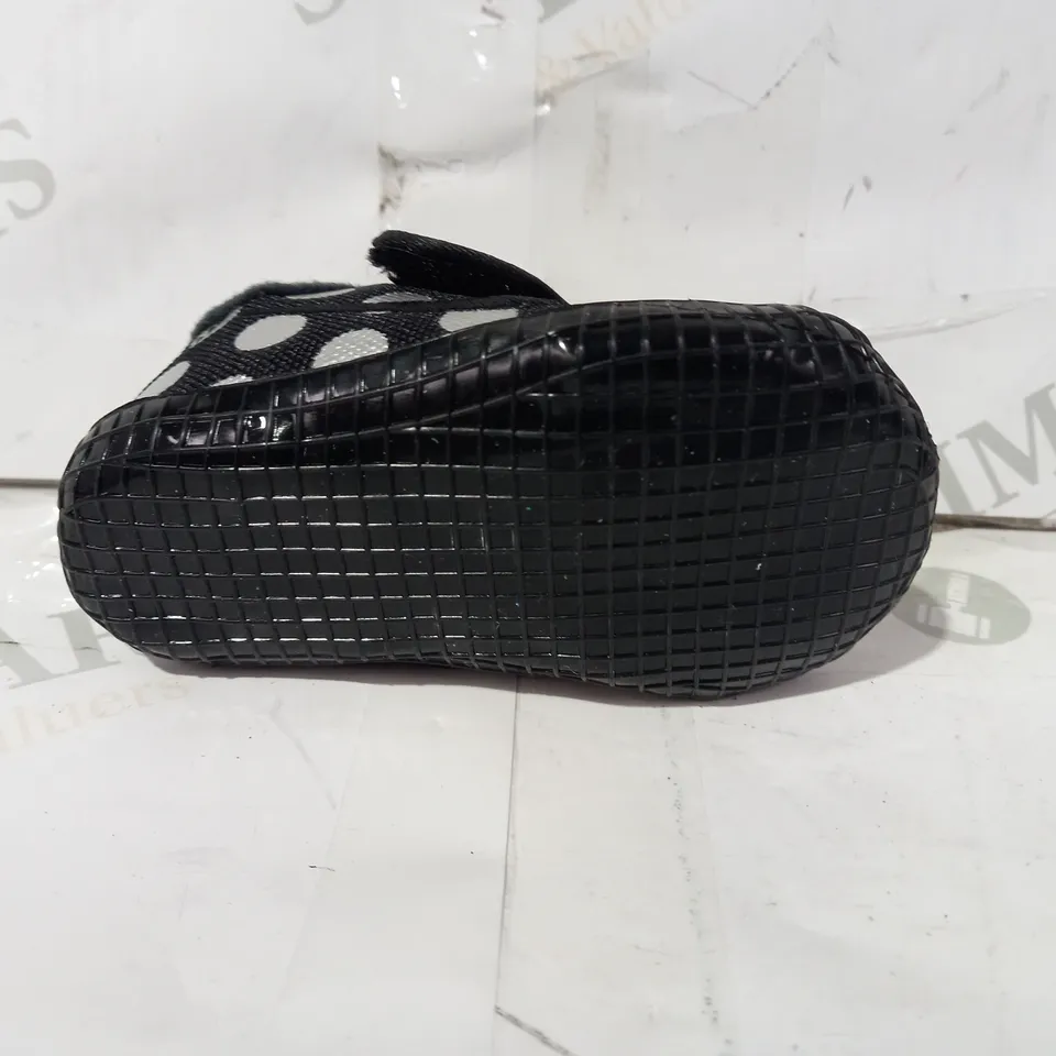BOXED PAIR OF NIKE WAFFLE 1 PRINT BABY SHOES IN BLACK/WHITE UK SIZE 2.5