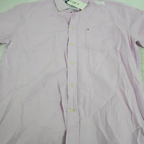TOMMY HILFIGER SHORT SLEEVED SHIRT - SIZE LARGE