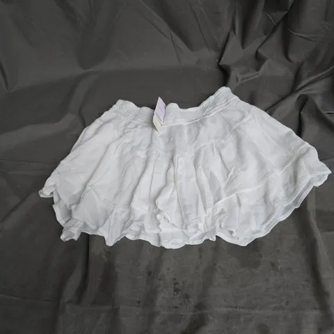 HOLLISTER SKORT IN WHITE SIZE M