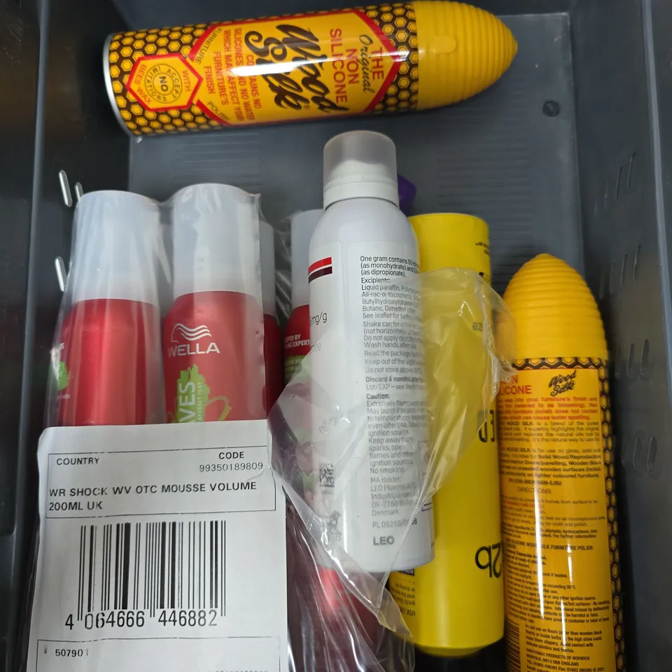 APPROXIMATELY 10 ASSORTED AEROSOLS TO INCLUDE FOAMING SOAP , HAIRSPRAY , ETC 