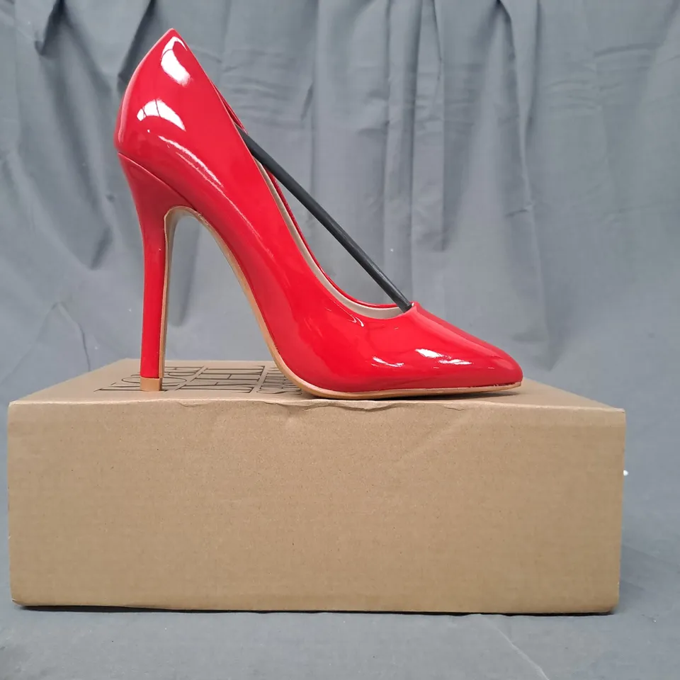 BOXED PAIR OF WHERE'S THAT FROM POINTED TOE HIGH HEELS IN RED UK SIZE 3