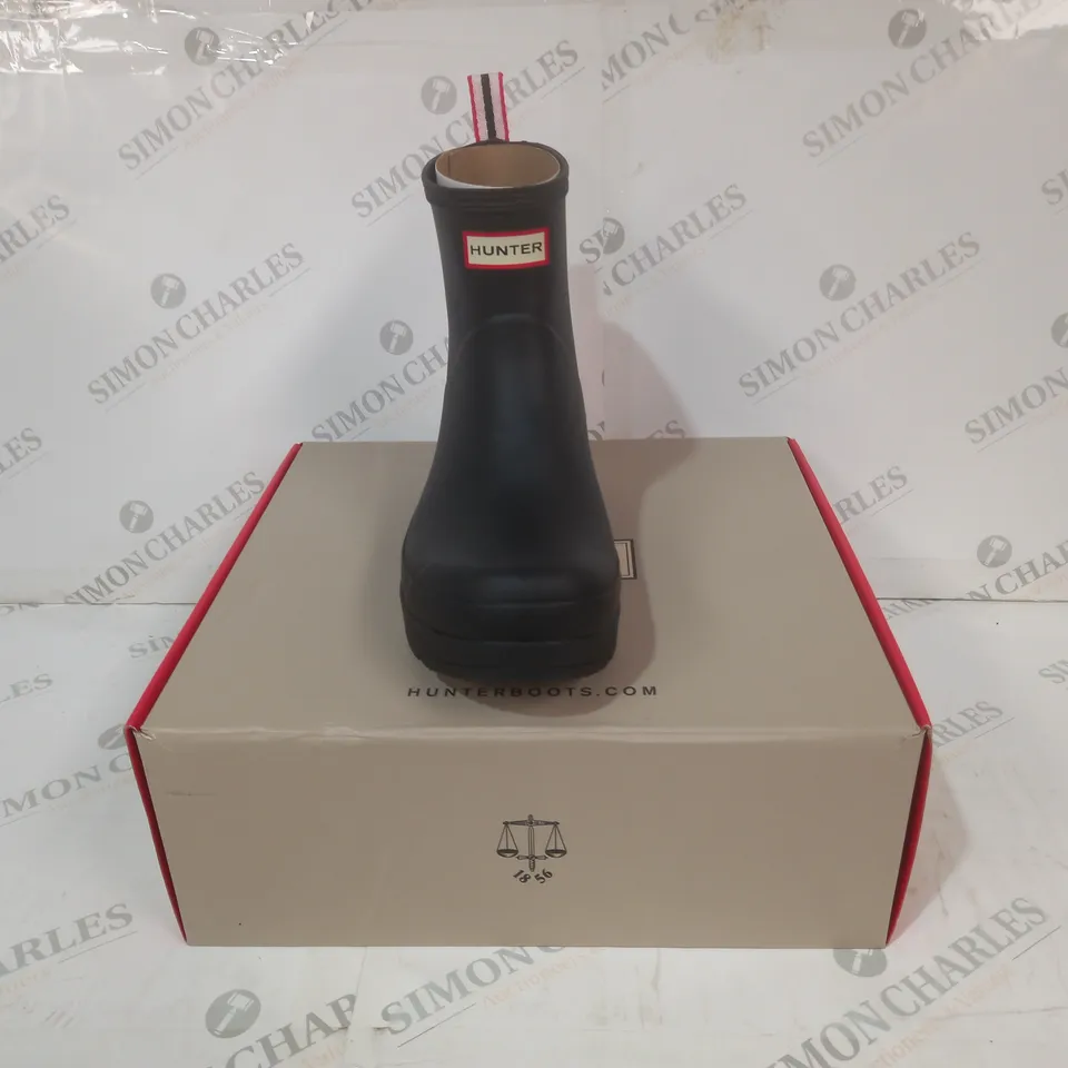 BOXED PAIR OF HUNTER ORIGINAL PLAY BOOTS IN BLACK UK SIZE 10