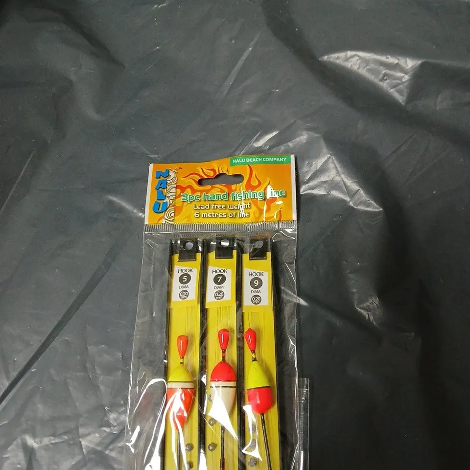 BOX OF APPROXIMATELY 30 ASSORTED ITEMS INCLUDING SPORTS DRINKING BOTTLE , COB MULTI WORK LIGHT AND 3PC FISHING LINE