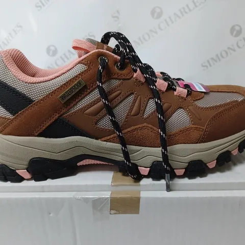 SKECHERS WATERPROOF WALKING/HIKING SHOES - BROWN - UK 5.5