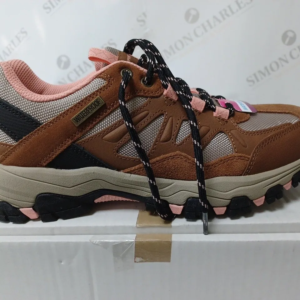 SKECHERS WATERPROOF WALKING/HIKING SHOES - BROWN - UK 5.5